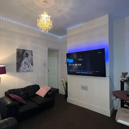 Lovely Room Within 5 Mins Walk To Stoke Train Station With Double And Single Room エクステリア 写真