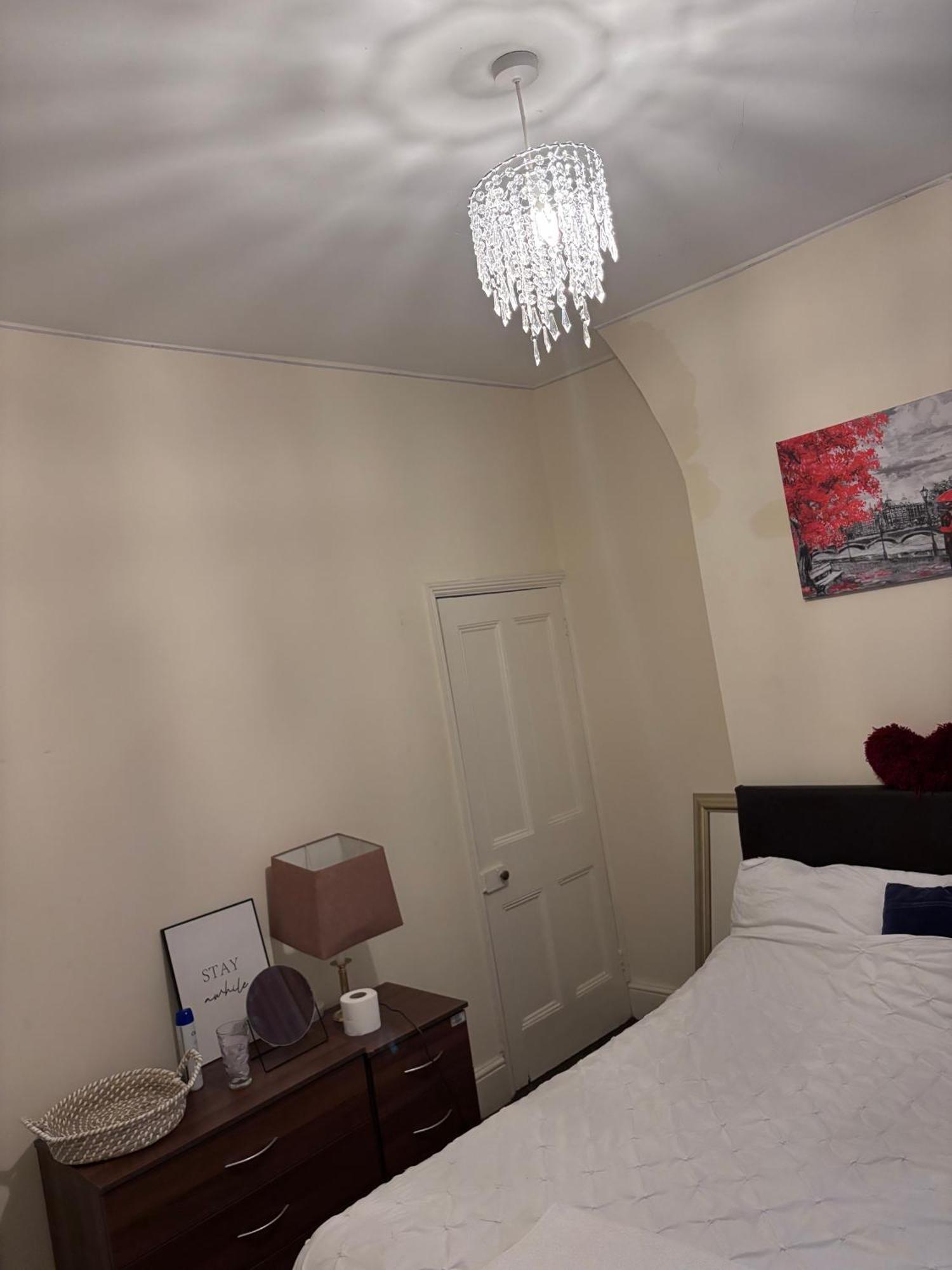 Lovely Room Within 5 Mins Walk To Stoke Train Station With Double And Single Room エクステリア 写真