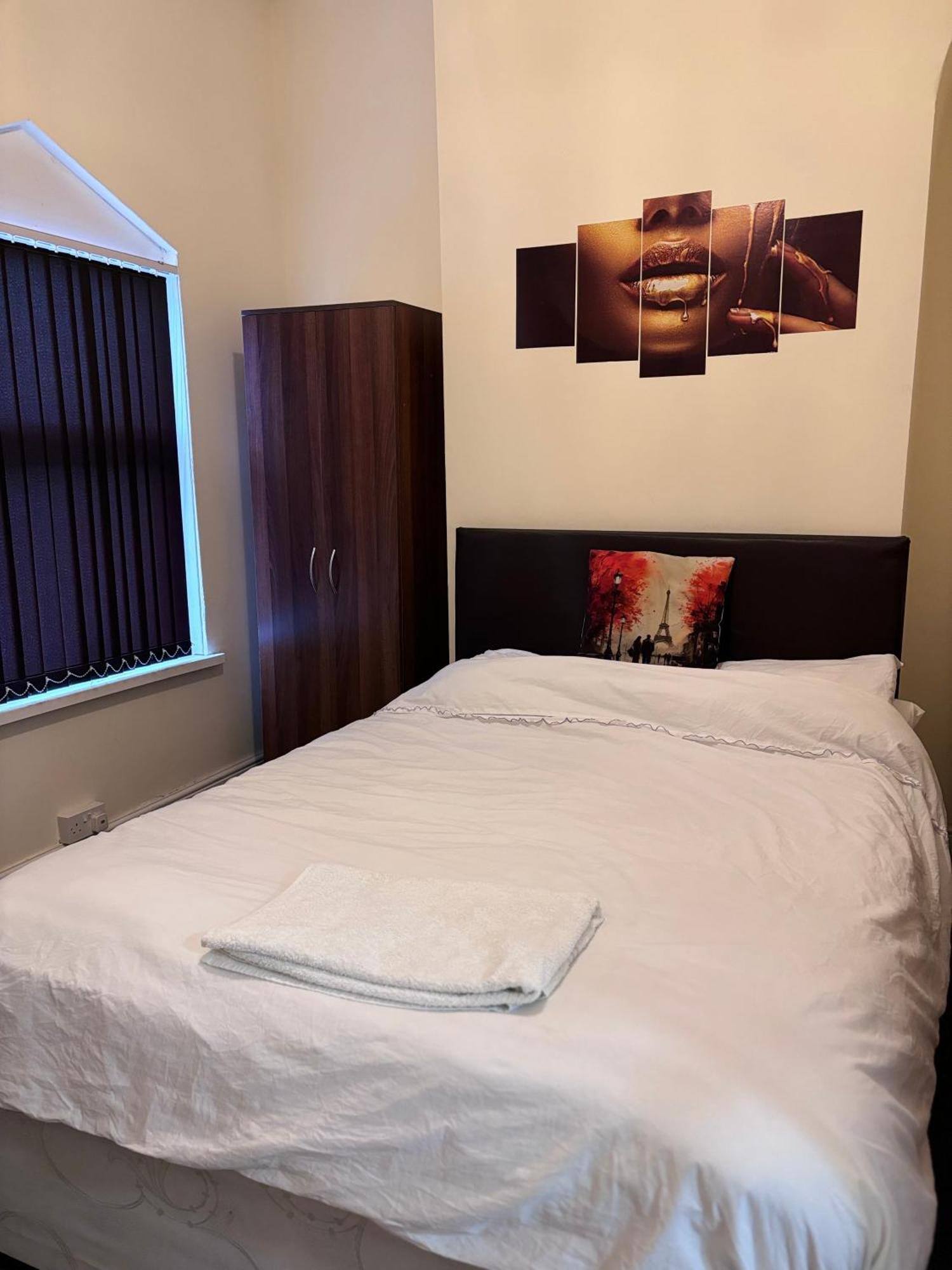 Lovely Room Within 5 Mins Walk To Stoke Train Station With Double And Single Room エクステリア 写真