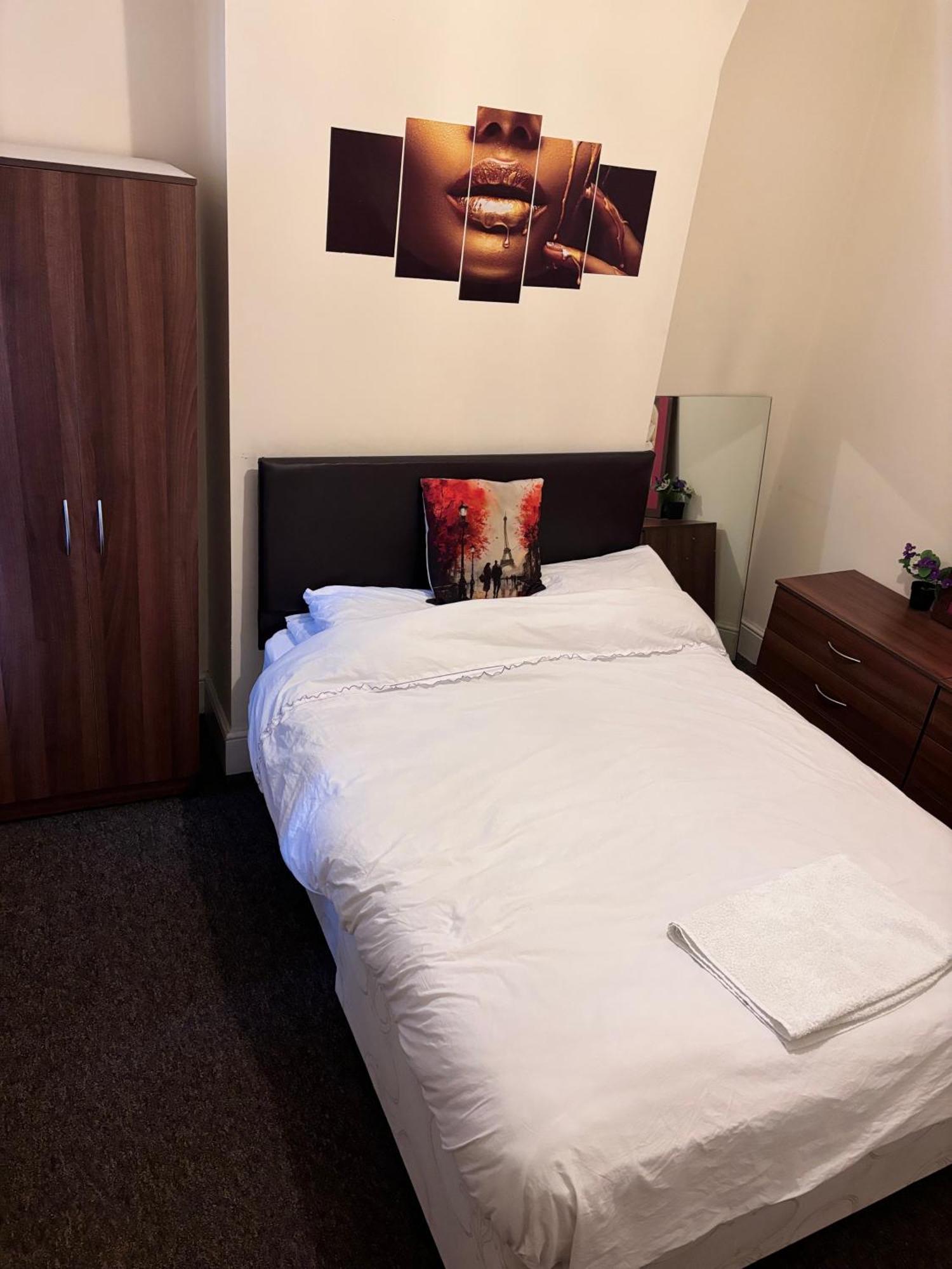 Lovely Room Within 5 Mins Walk To Stoke Train Station With Double And Single Room エクステリア 写真